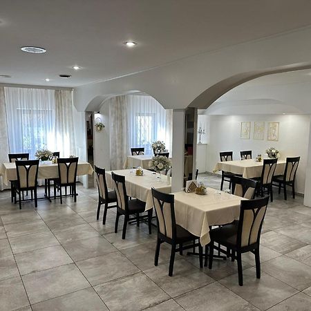 Golden Golem Hotel & Spa Prague Extérieur photo