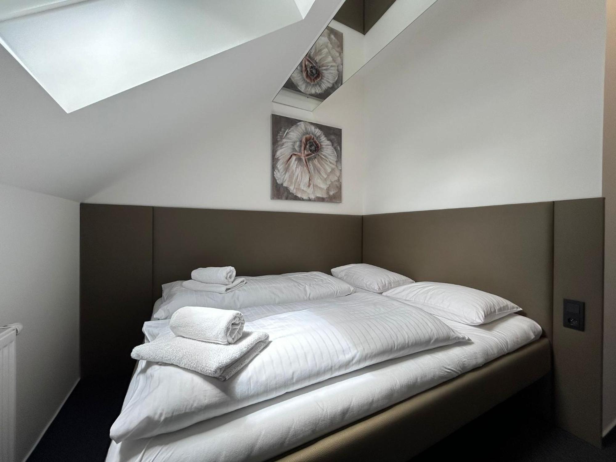 Golden Golem Hotel & Spa Prague Extérieur photo