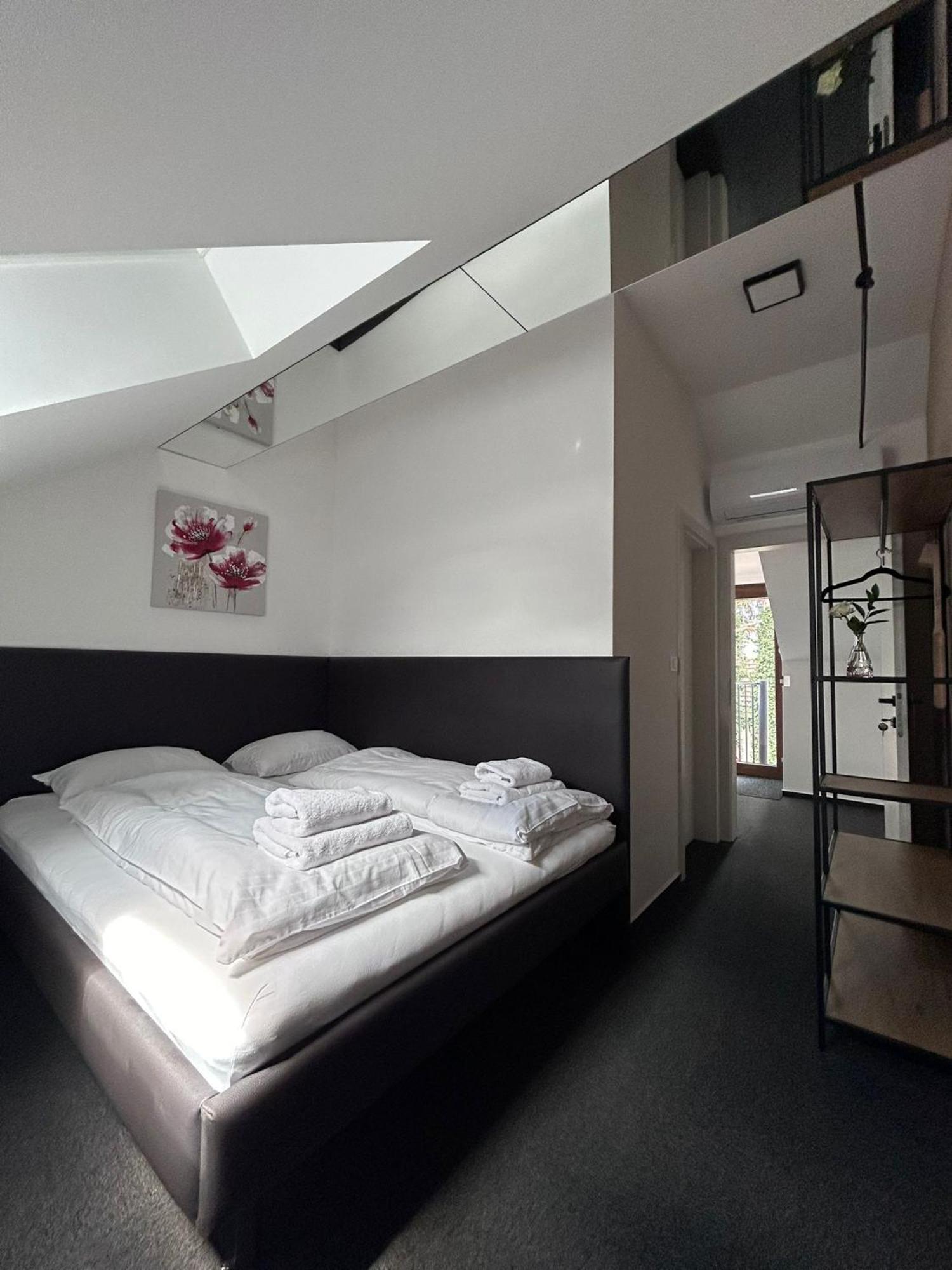 Golden Golem Hotel & Spa Prague Extérieur photo