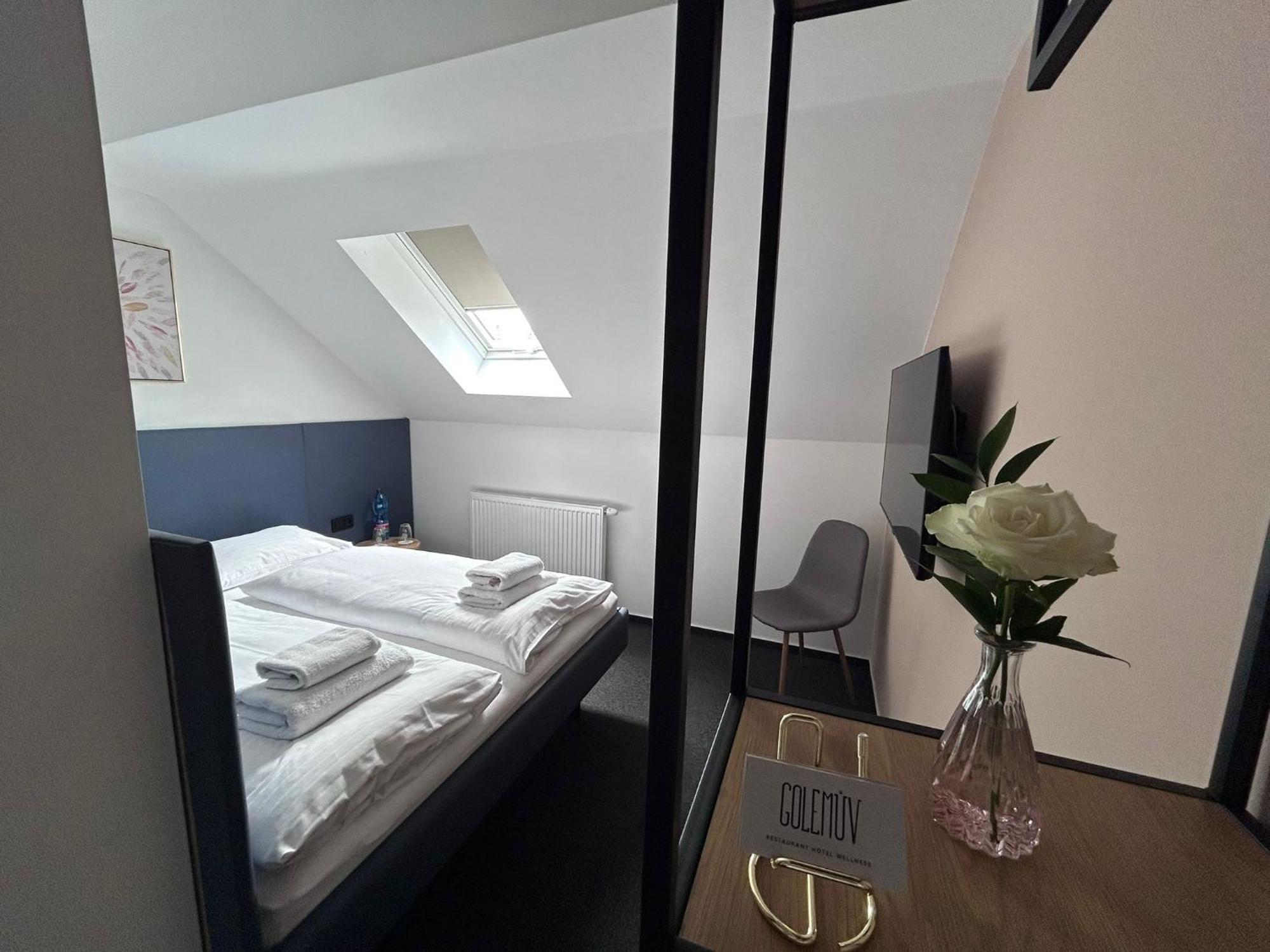 Golden Golem Hotel & Spa Prague Extérieur photo