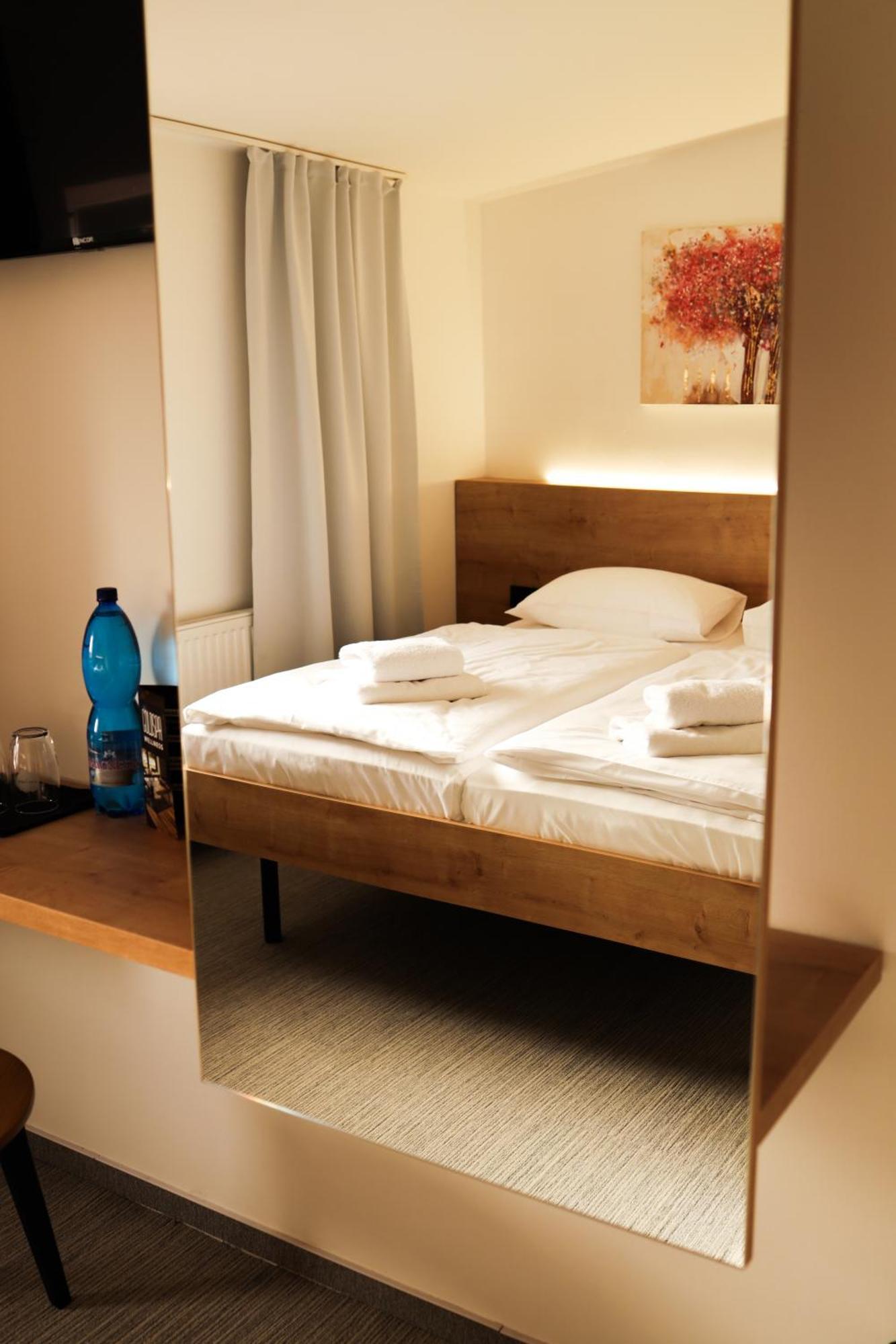 Golden Golem Hotel & Spa Prague Extérieur photo