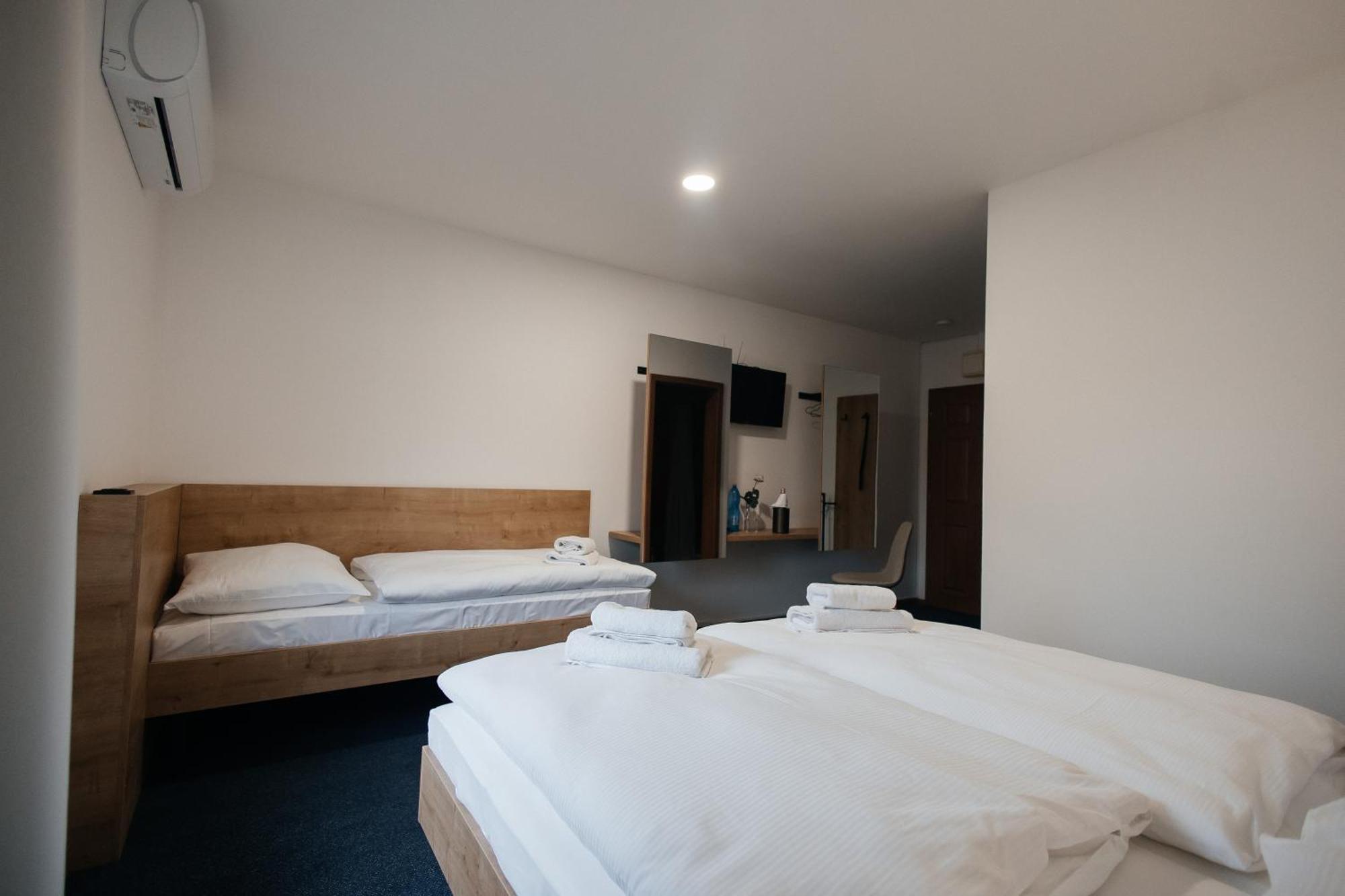 Golden Golem Hotel & Spa Prague Extérieur photo