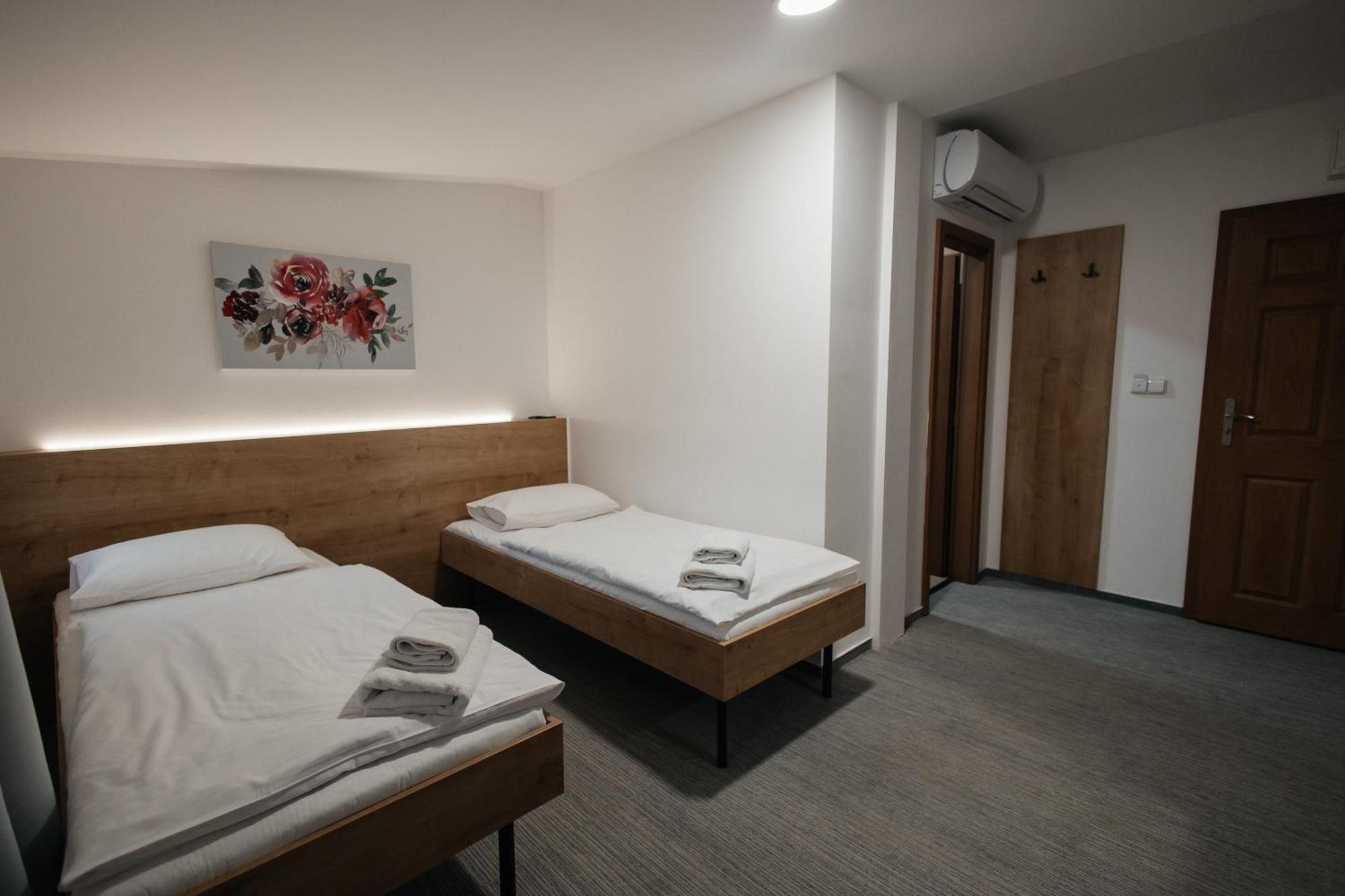 Golden Golem Hotel & Spa Prague Extérieur photo