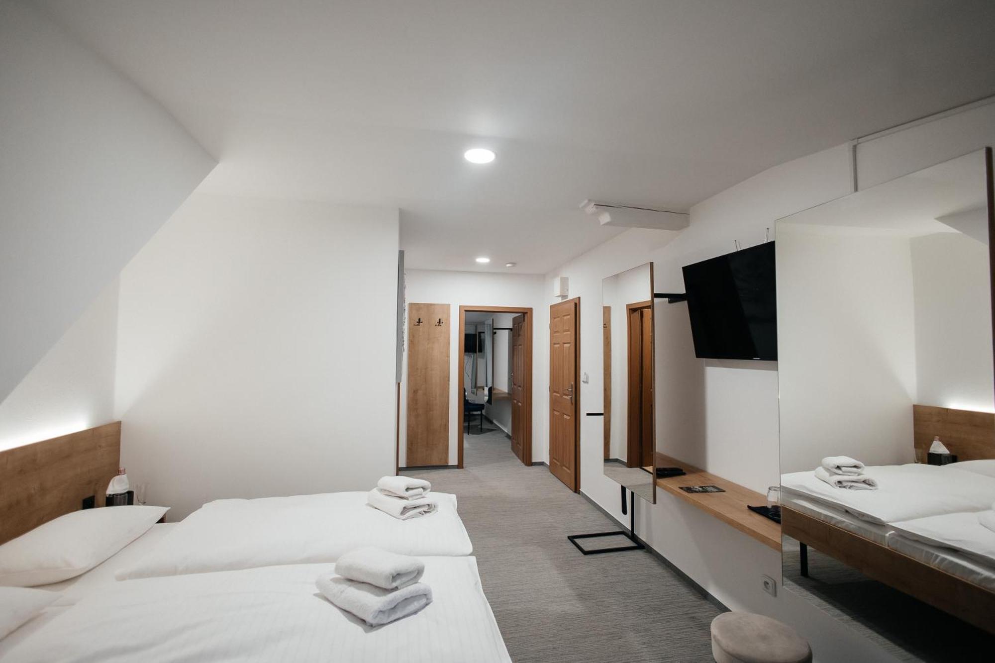 Golden Golem Hotel & Spa Prague Extérieur photo