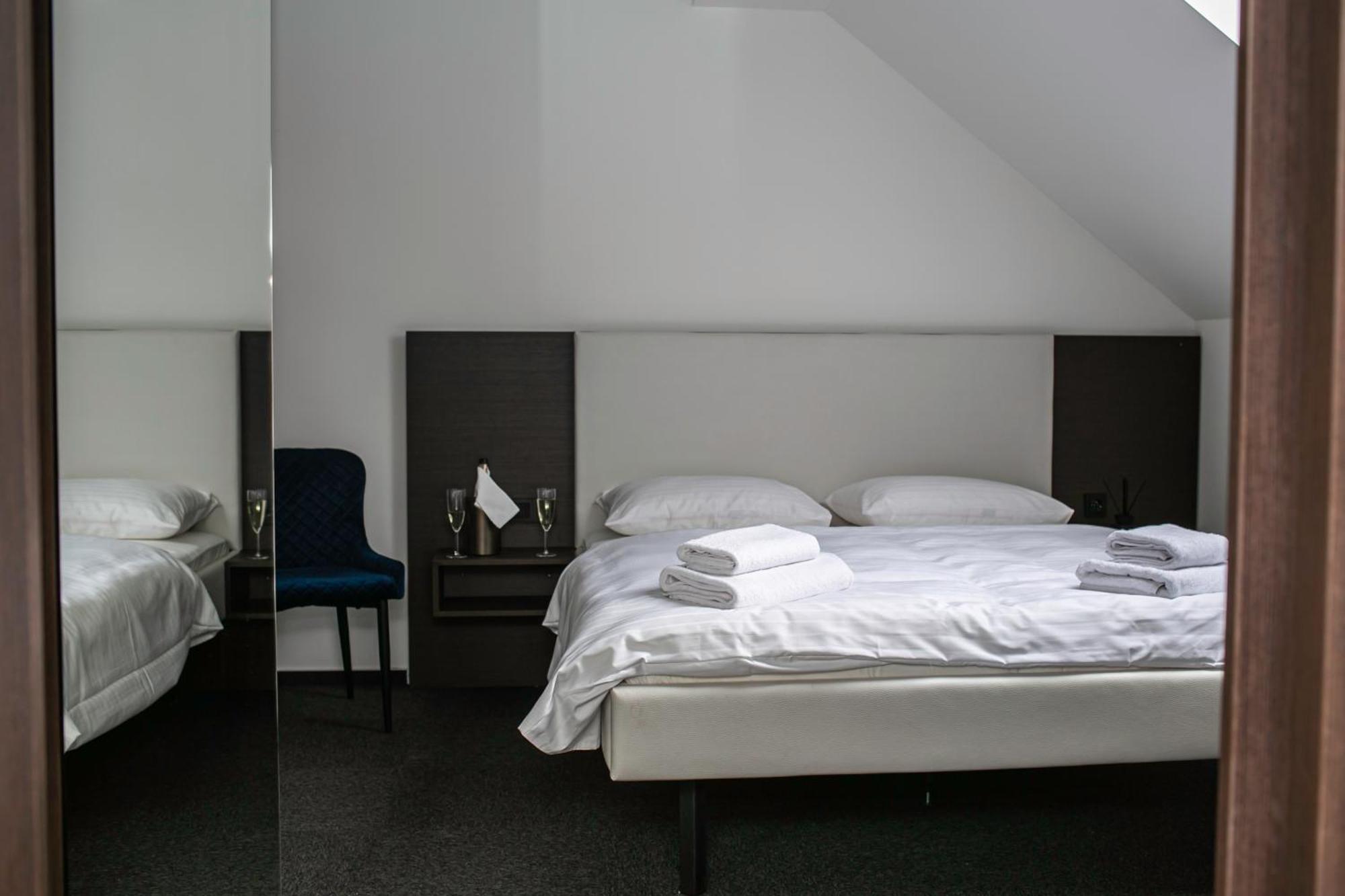 Golden Golem Hotel & Spa Prague Extérieur photo